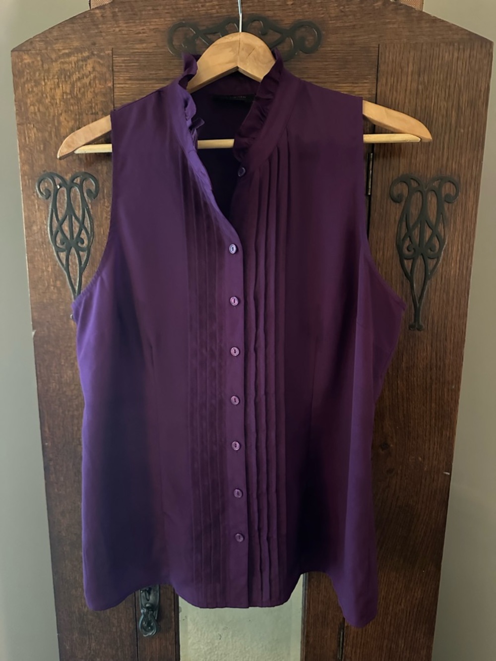 The Limited Sleeveless Ruffled Pintuck Button Up Blouse - Purple Size L